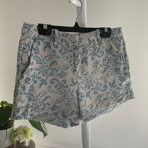 Adorable VINCE linen/cotton printed shorts